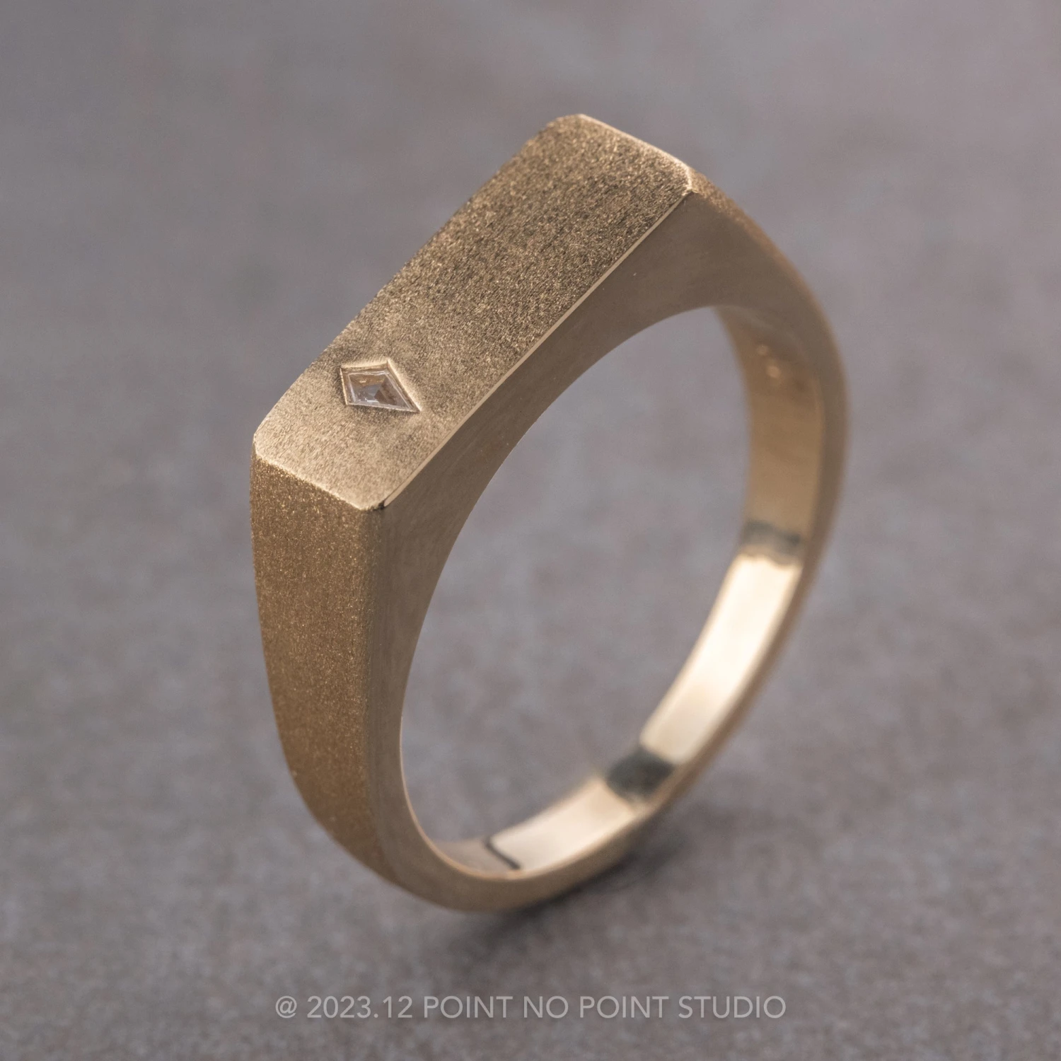 Signet Style Kite Sapphire Men's Wedding Ring, 14K Yellow Gold, Matte Finish - Image 3