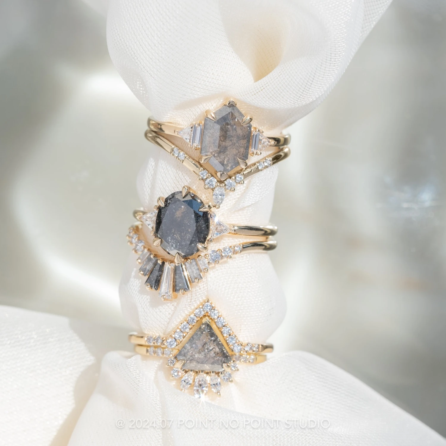 Ombre Baguette And Round Diamond Wedding Band, Charlie Setting, 14K Yellow Gold - Image 3